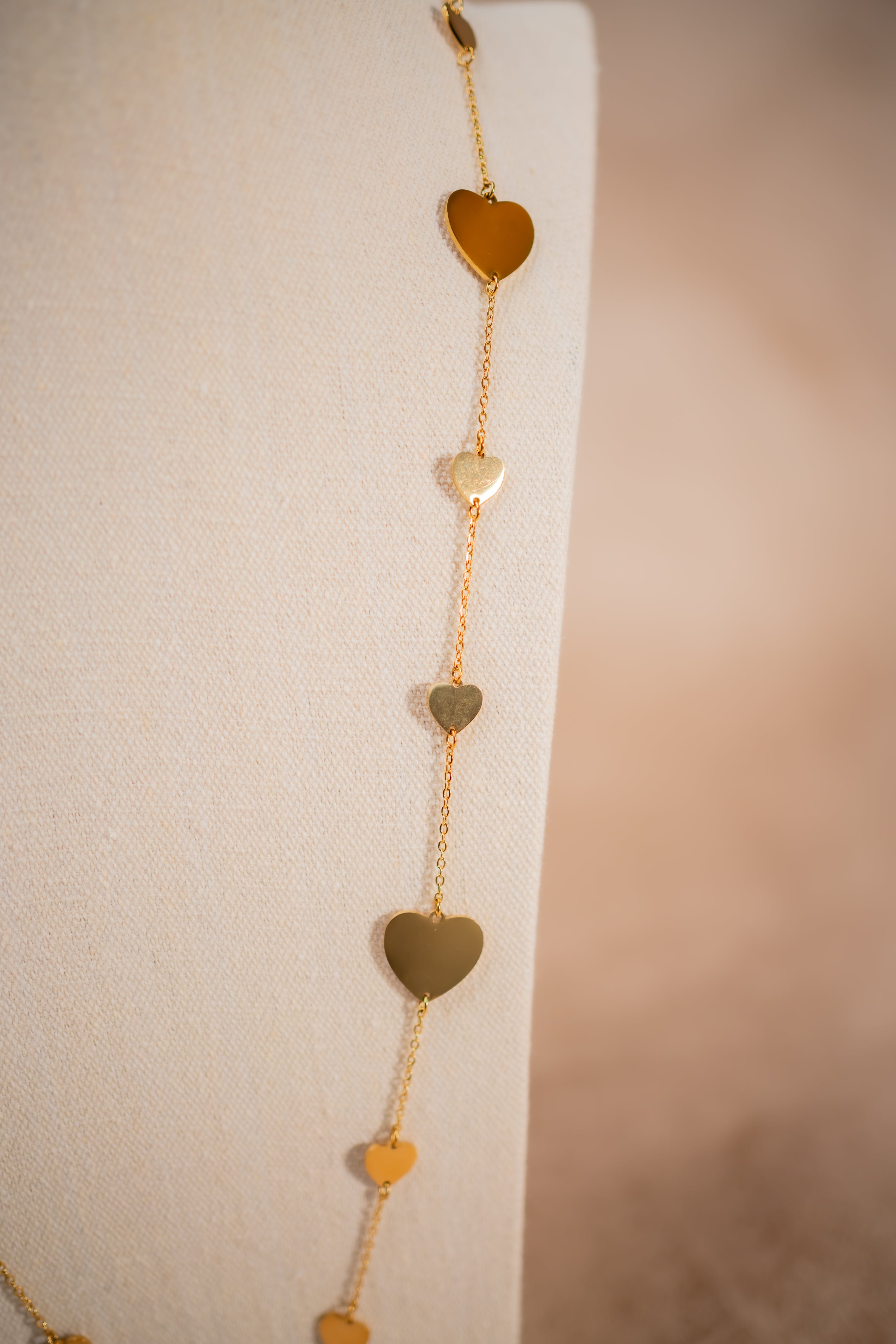 Halskette mit Herzen, gold