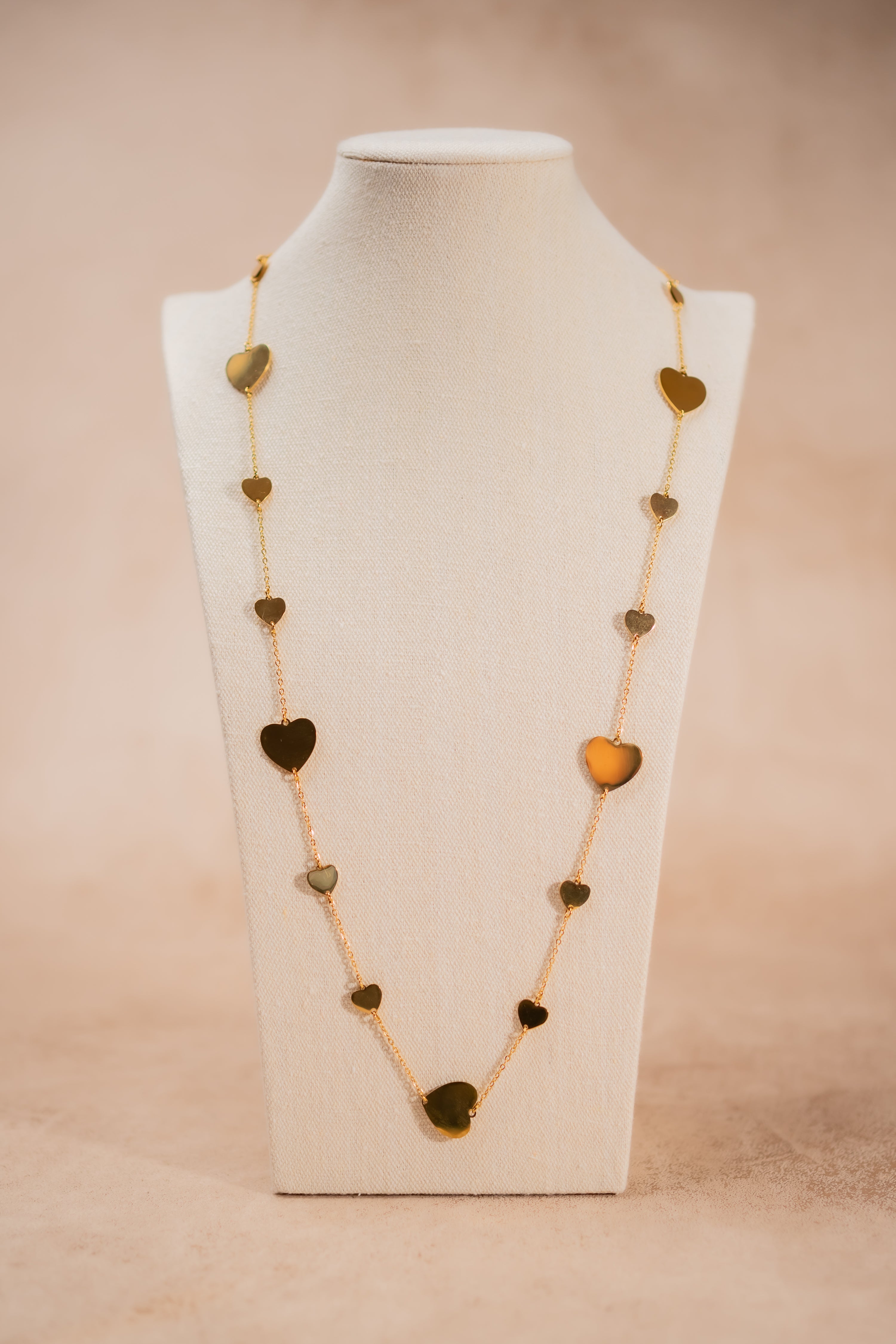 Halskette mit Herzen, gold