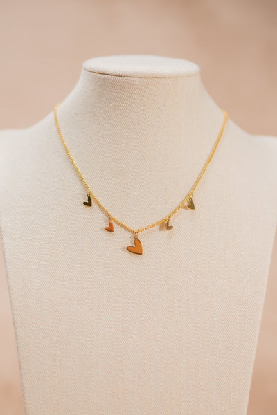 Halskette mit kleinen Herzanhängern, gold