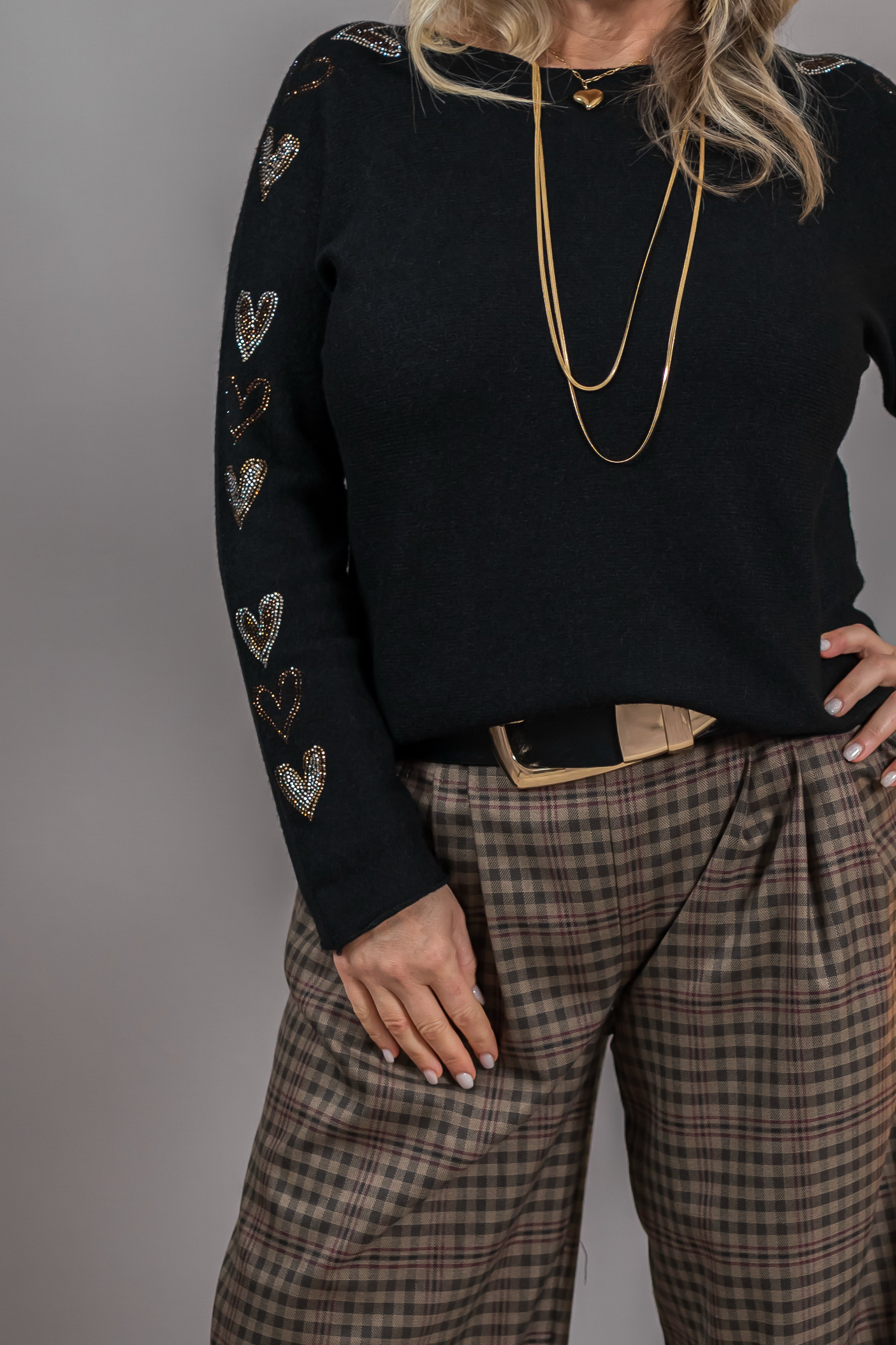 Strickpullover mit Glitzerherzen, schwarz