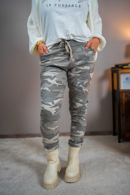 Jogpants mit Camouflage-Muster