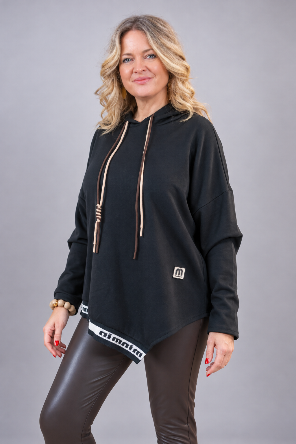 Kapuzenpullover mit asymmetrischem Schnitt, schwarz