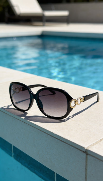 Sonnenbrille mit Goldketten-Detail