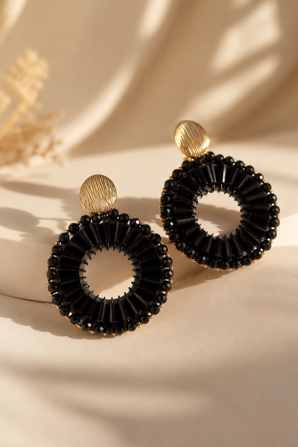 Runde Ohrringe in Schwarz-Gold