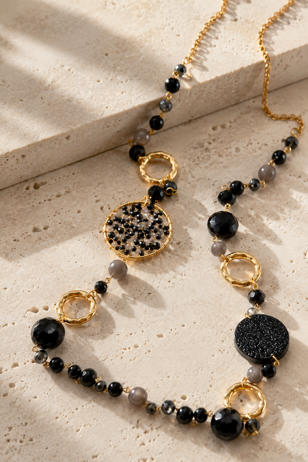 Boho Perlen Statement-Kette Schwarz/Gold