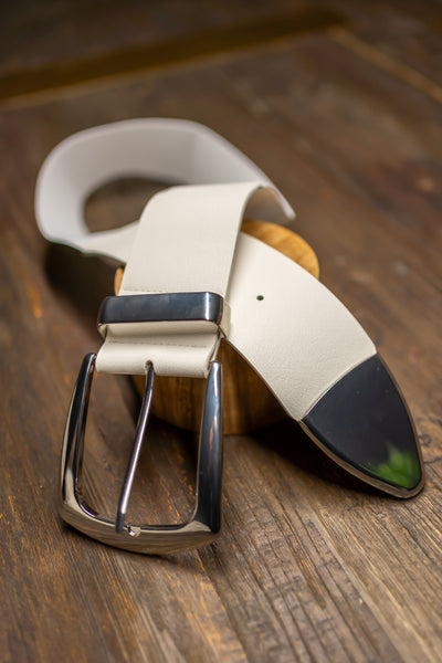 Stretchgürtel mit silberner Schnalle, weiß