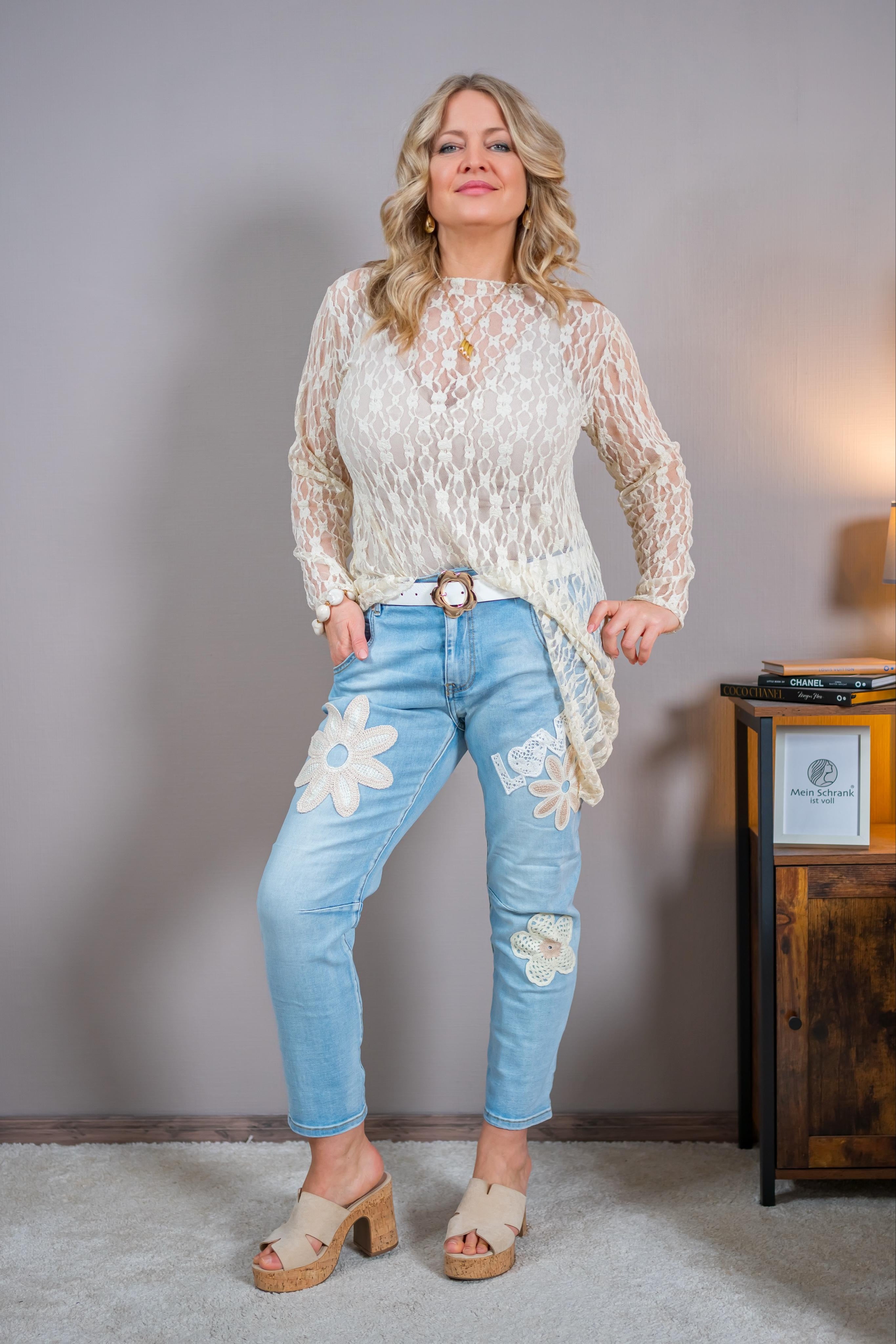 Leichtes asymmetrisches Langarmshirt mit Spitze, beige