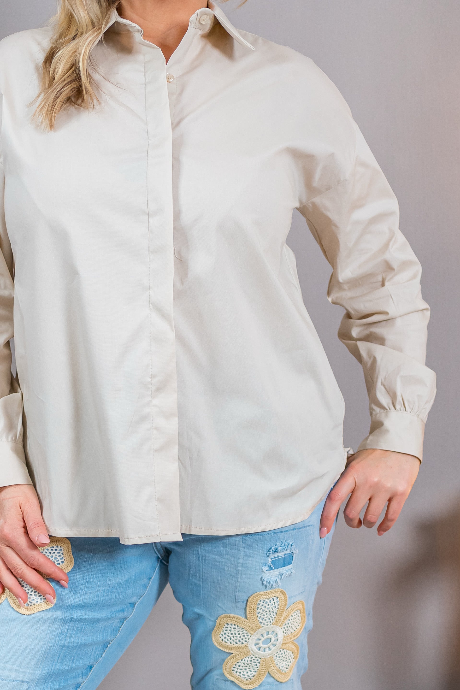 Hemdbluse mit verdeckter Knopfleiste, beige