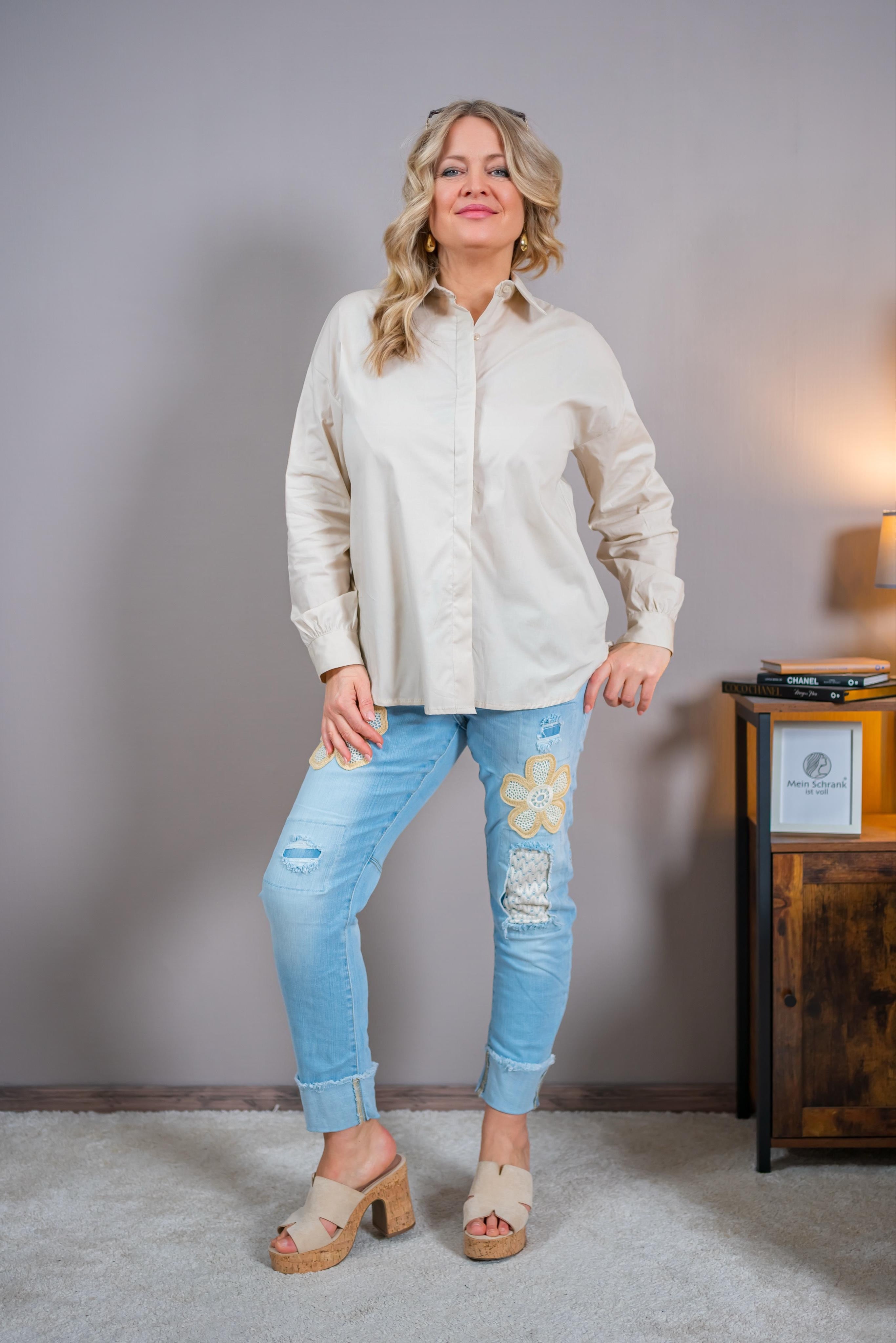 Hemdbluse mit verdeckter Knopfleiste, beige