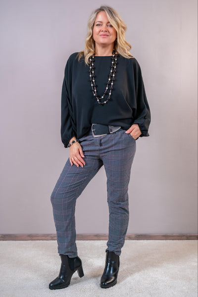 Oversize-Bluse mit Fledermausärmeln & Kette, schwarz