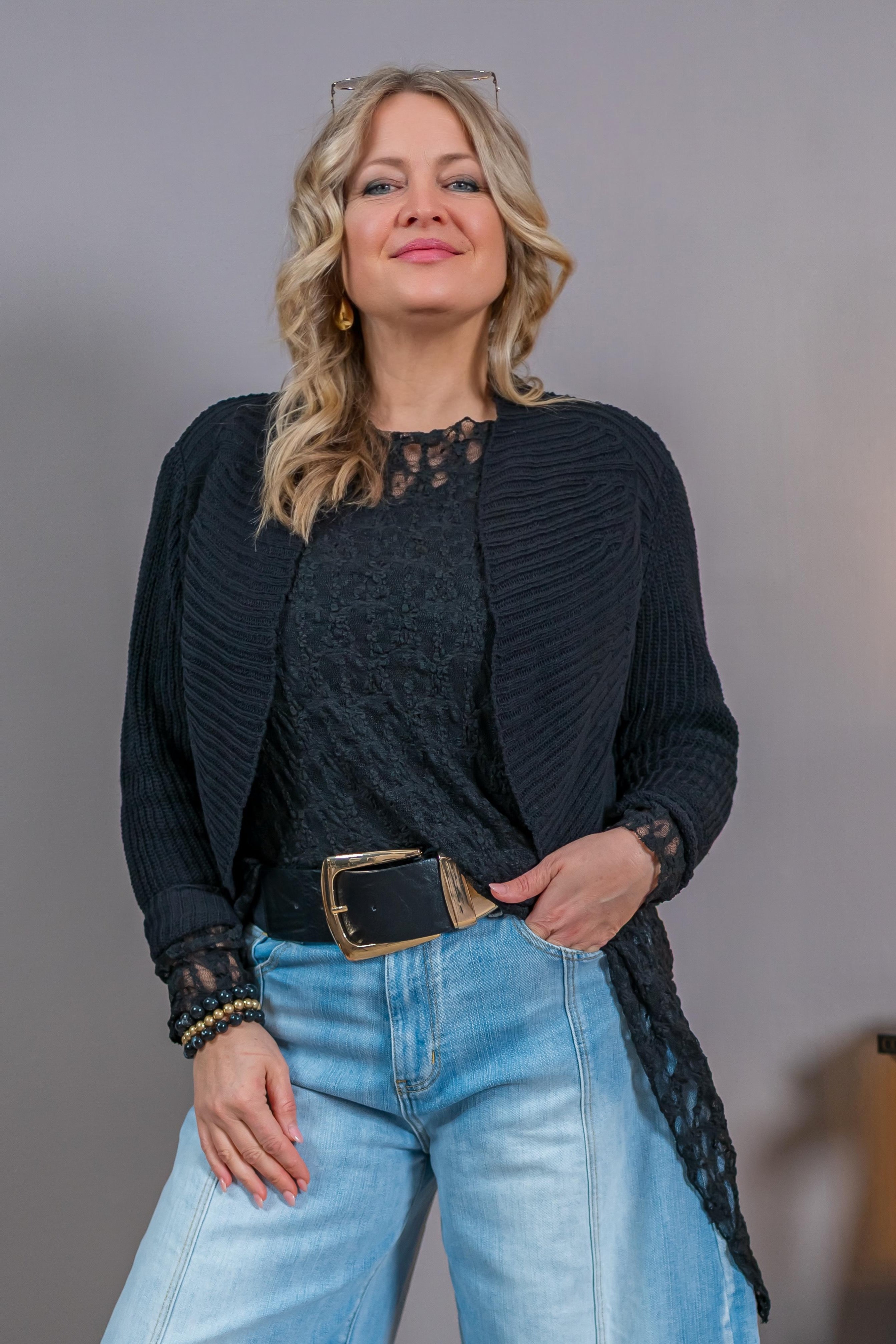 Kurze Strickjacke, schwarz