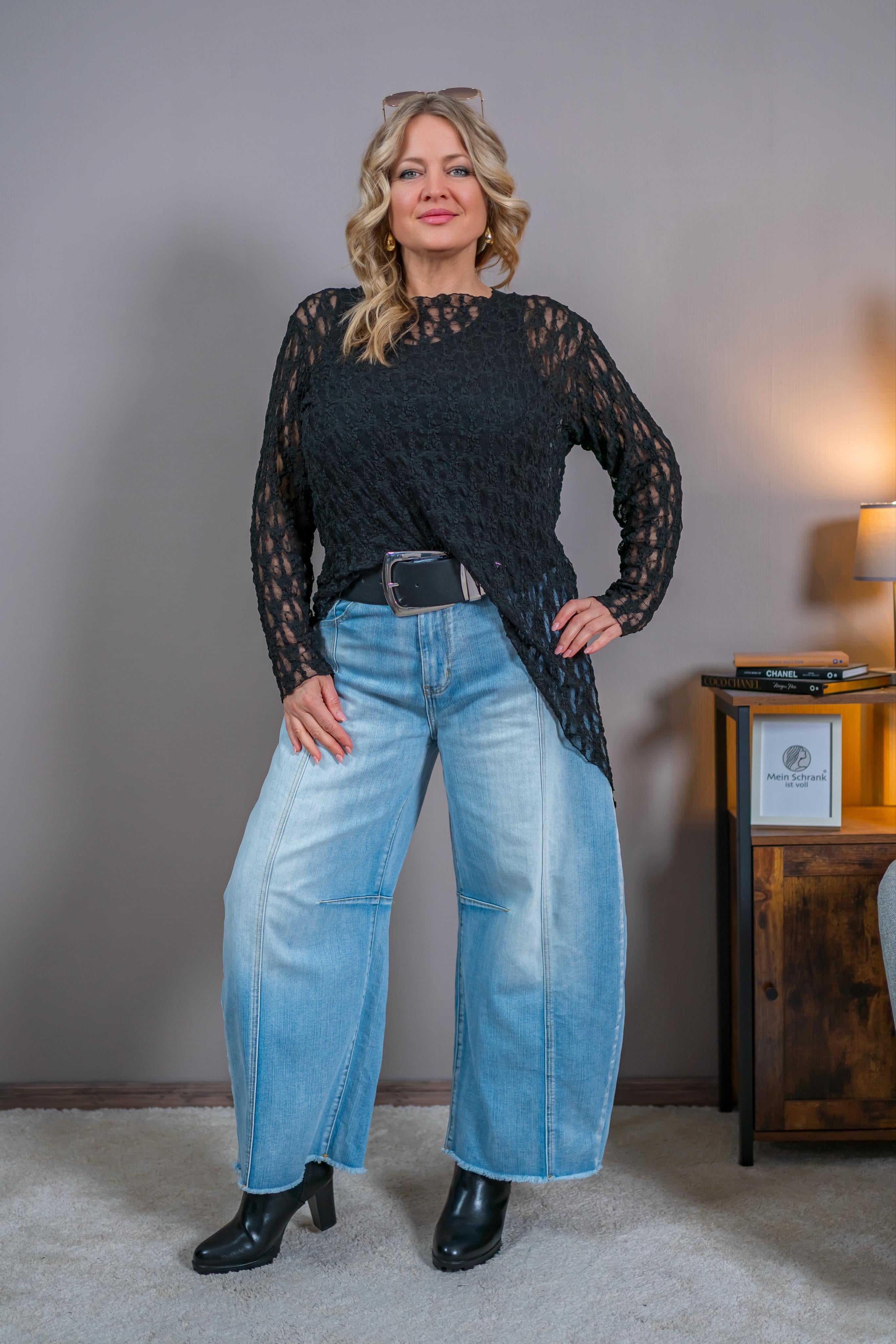 Leichtes asymmetrisches Langarmshirt mit Spitze, schwarz