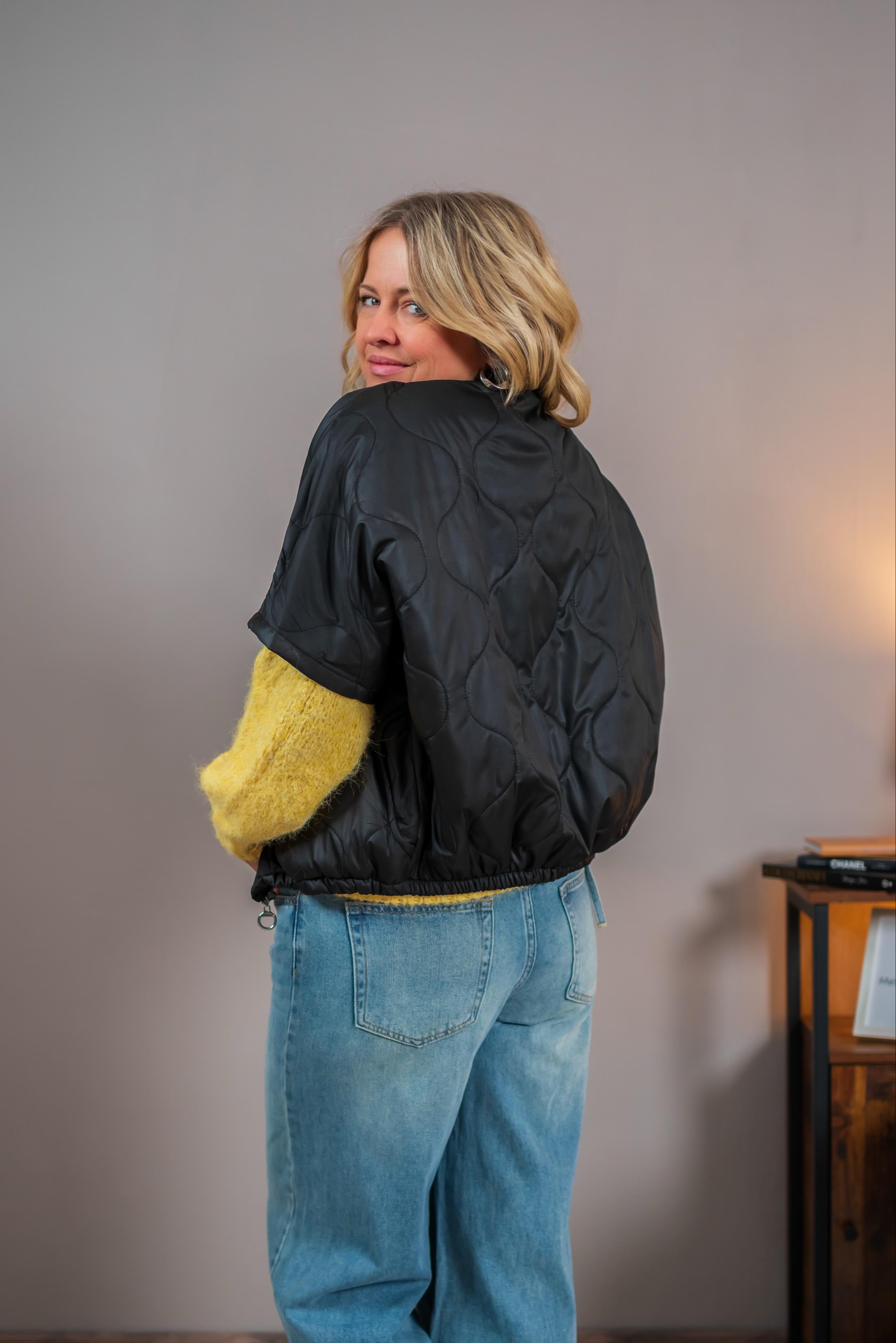 Steppjacke mit kurzem Arm, schwarz