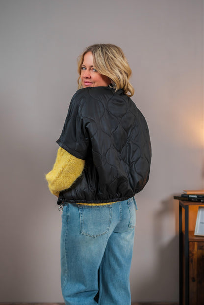 Steppjacke mit kurzem Arm, schwarz