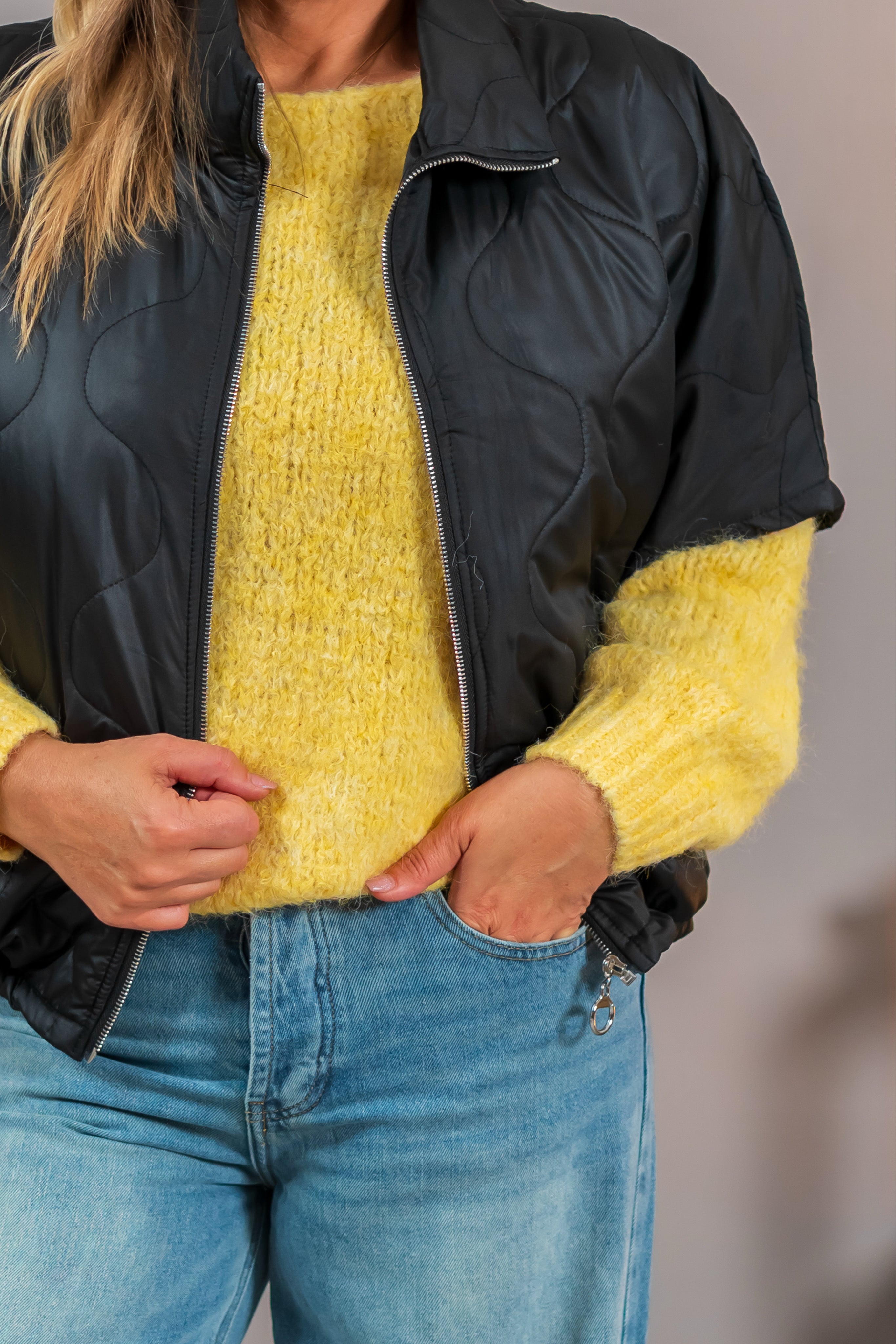 Steppjacke mit kurzem Arm, schwarz