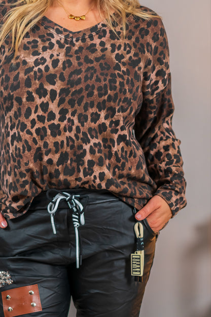 Leoprint Shirt mit V-Ausschnitt