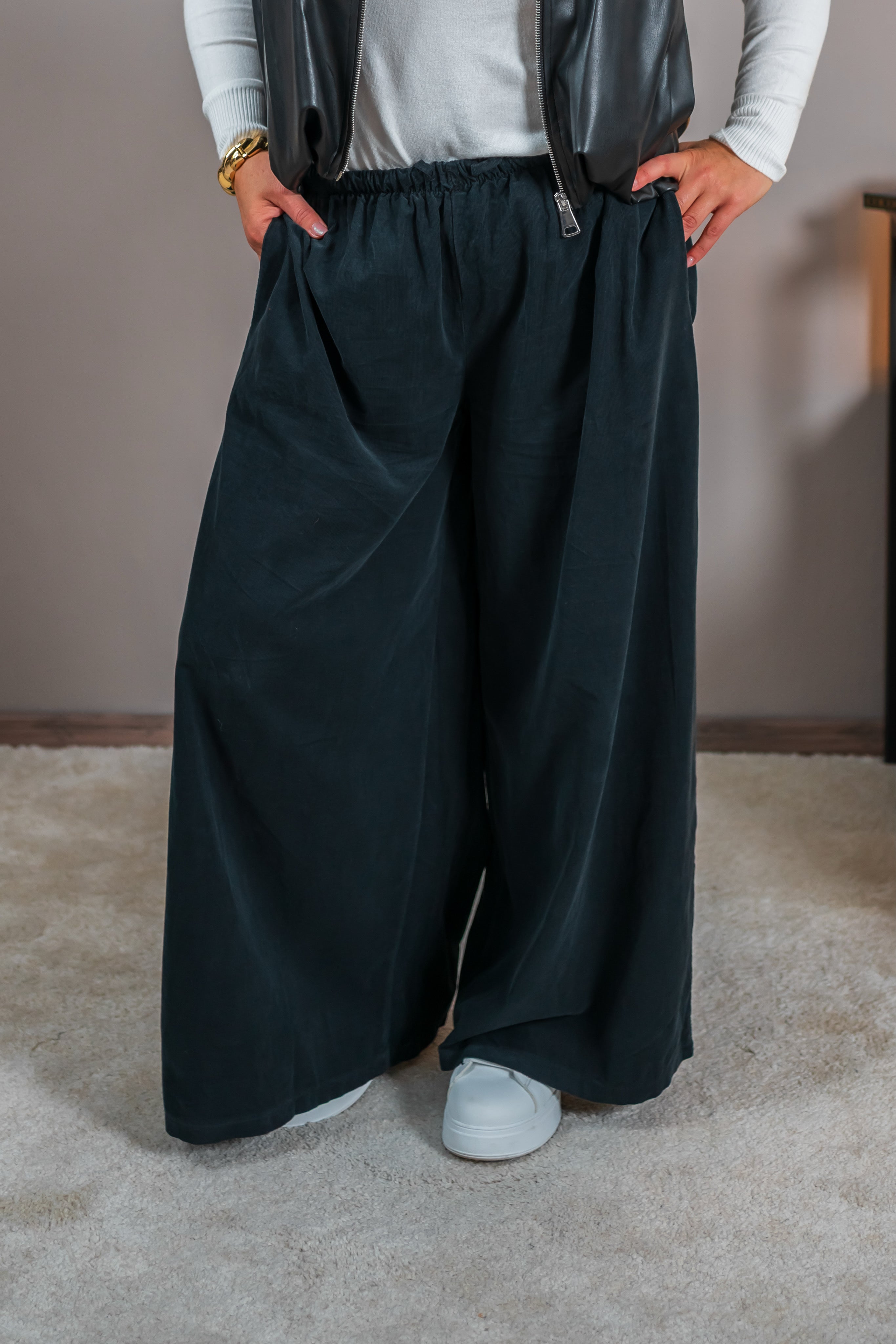 Palazzo-Hose in Feincord-Optik, schwarz