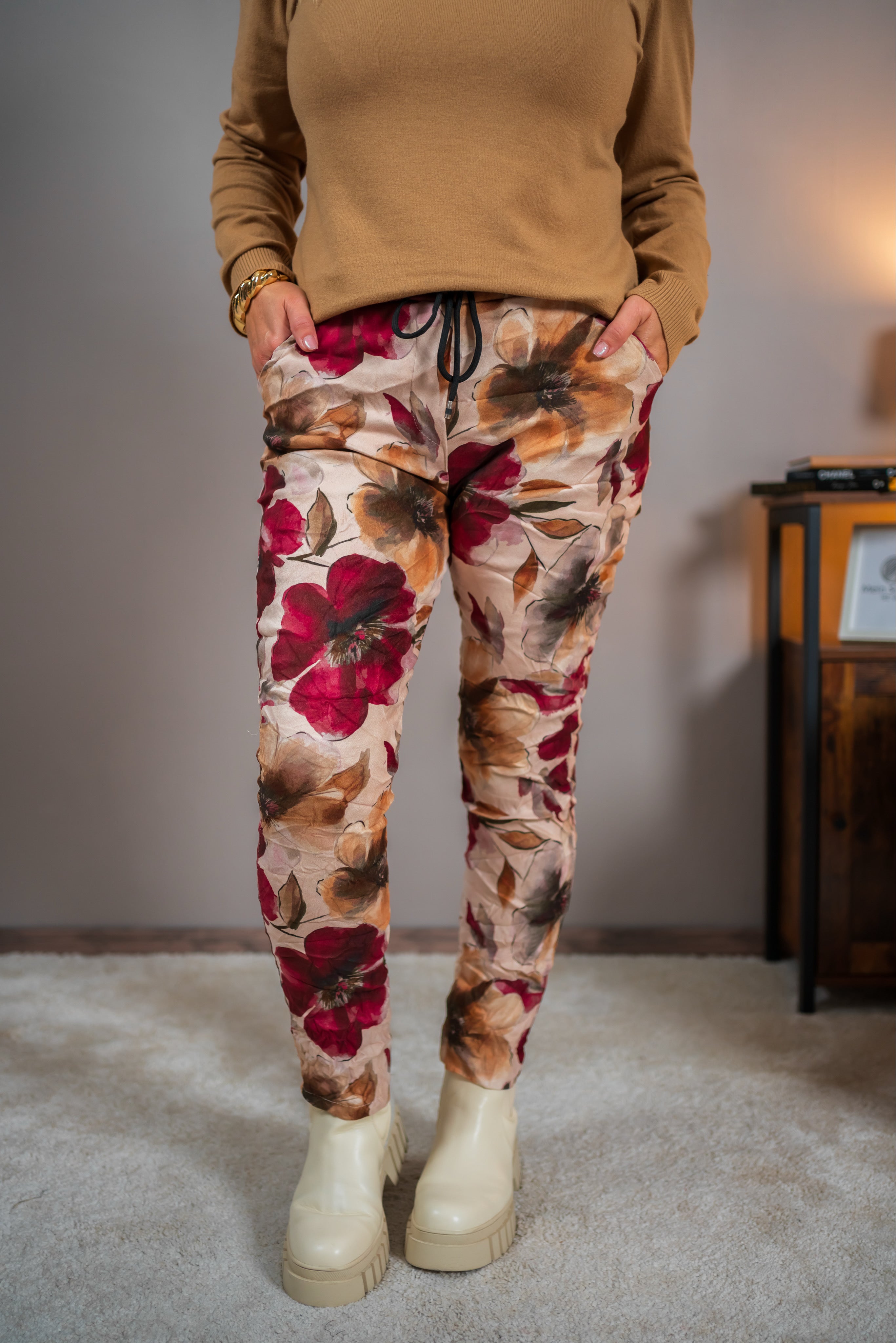 Stretchhose mit Allover-Blumenprint
