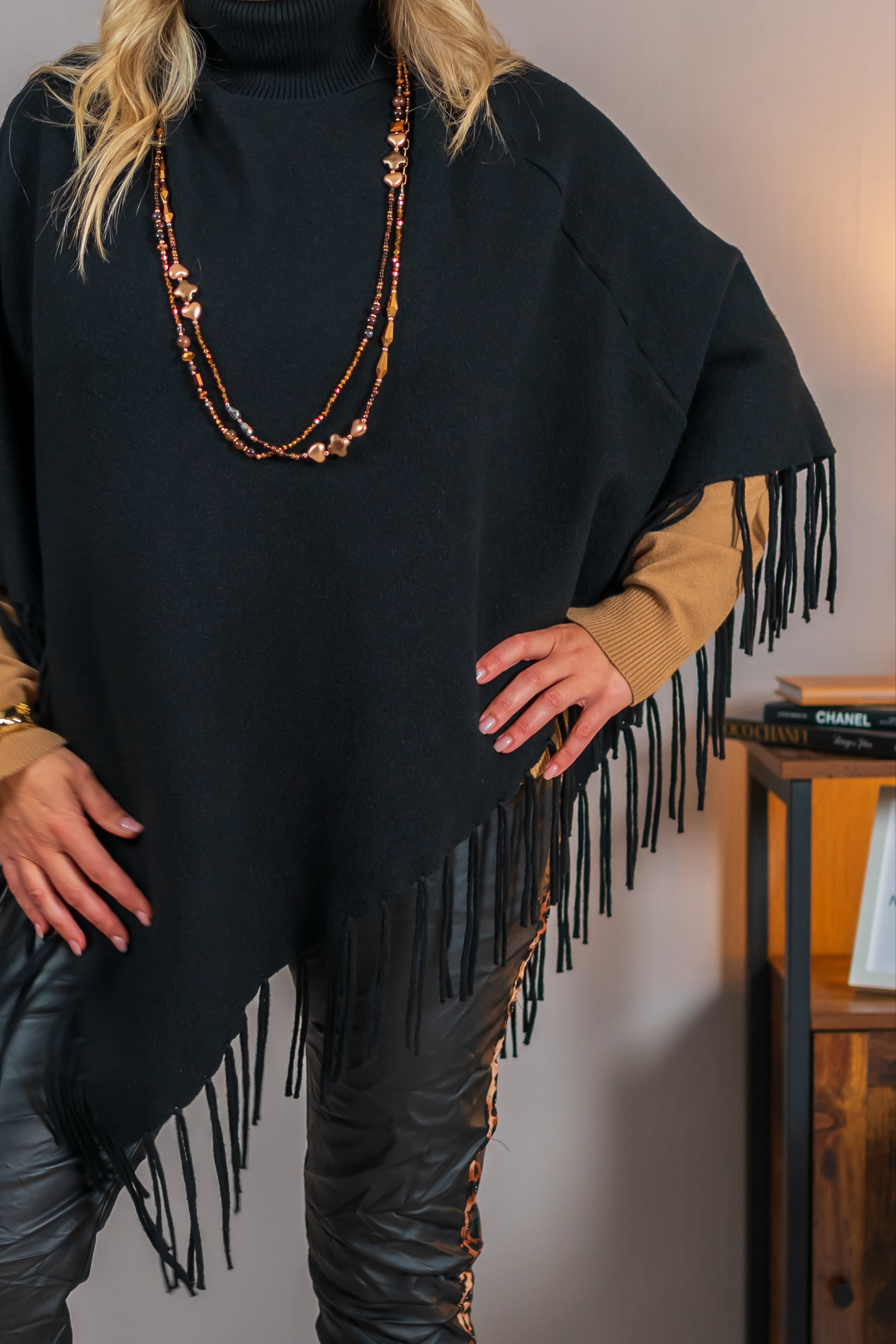 Poncho mit Rollkragen, schwarz