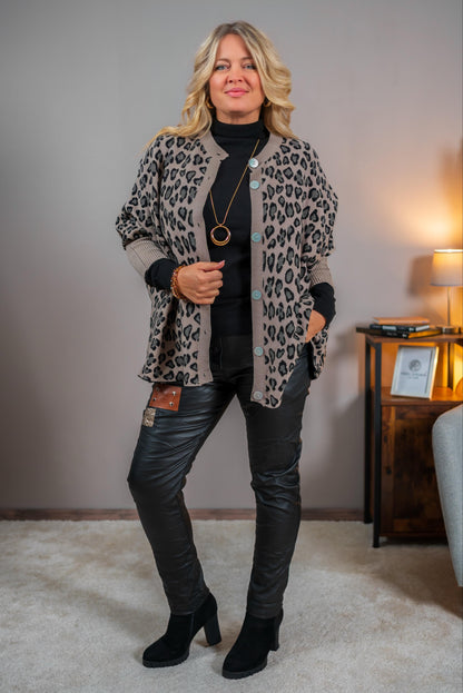Oversize Strickjacke im Leo-Design