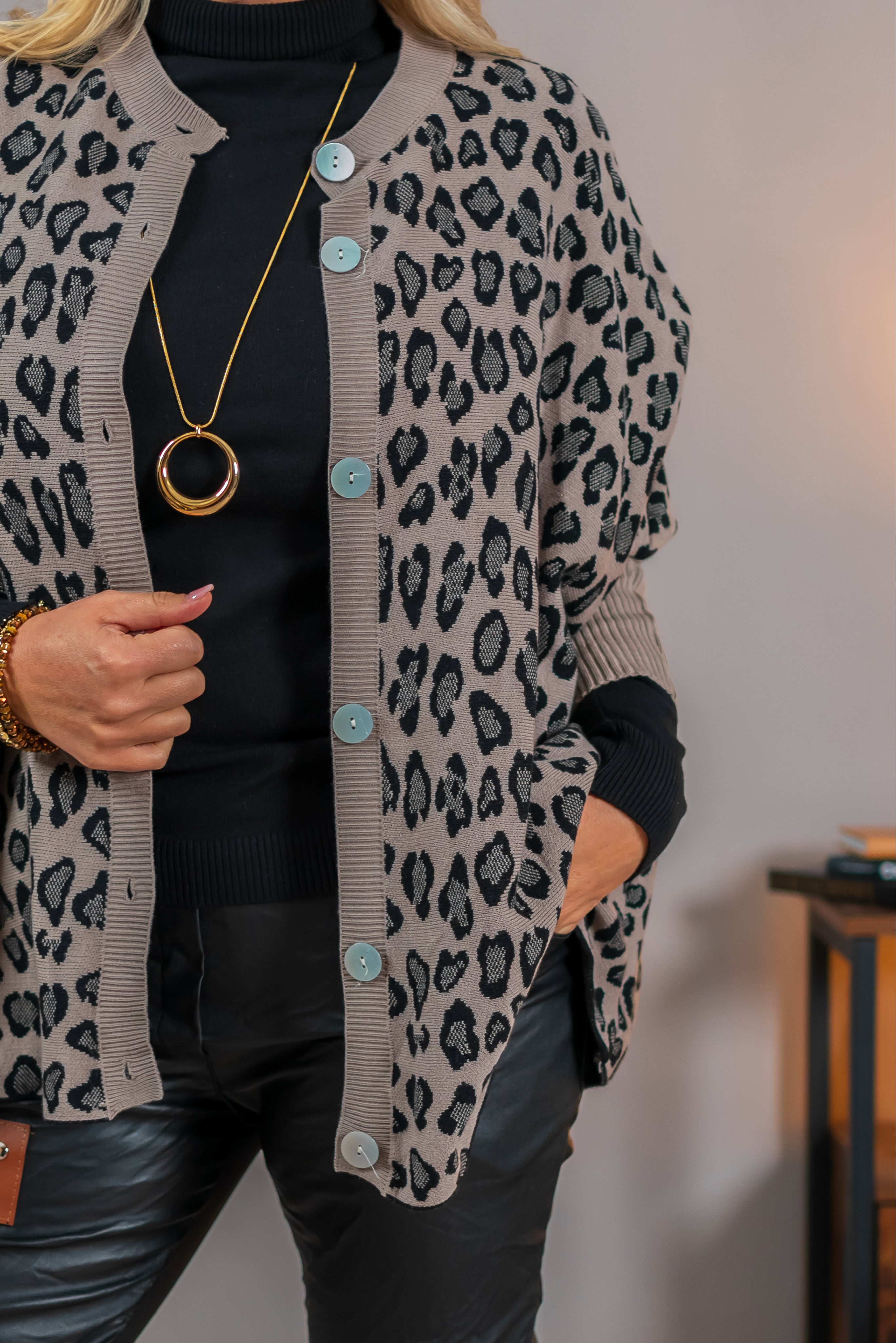 Oversize Strickjacke im Leo-Design