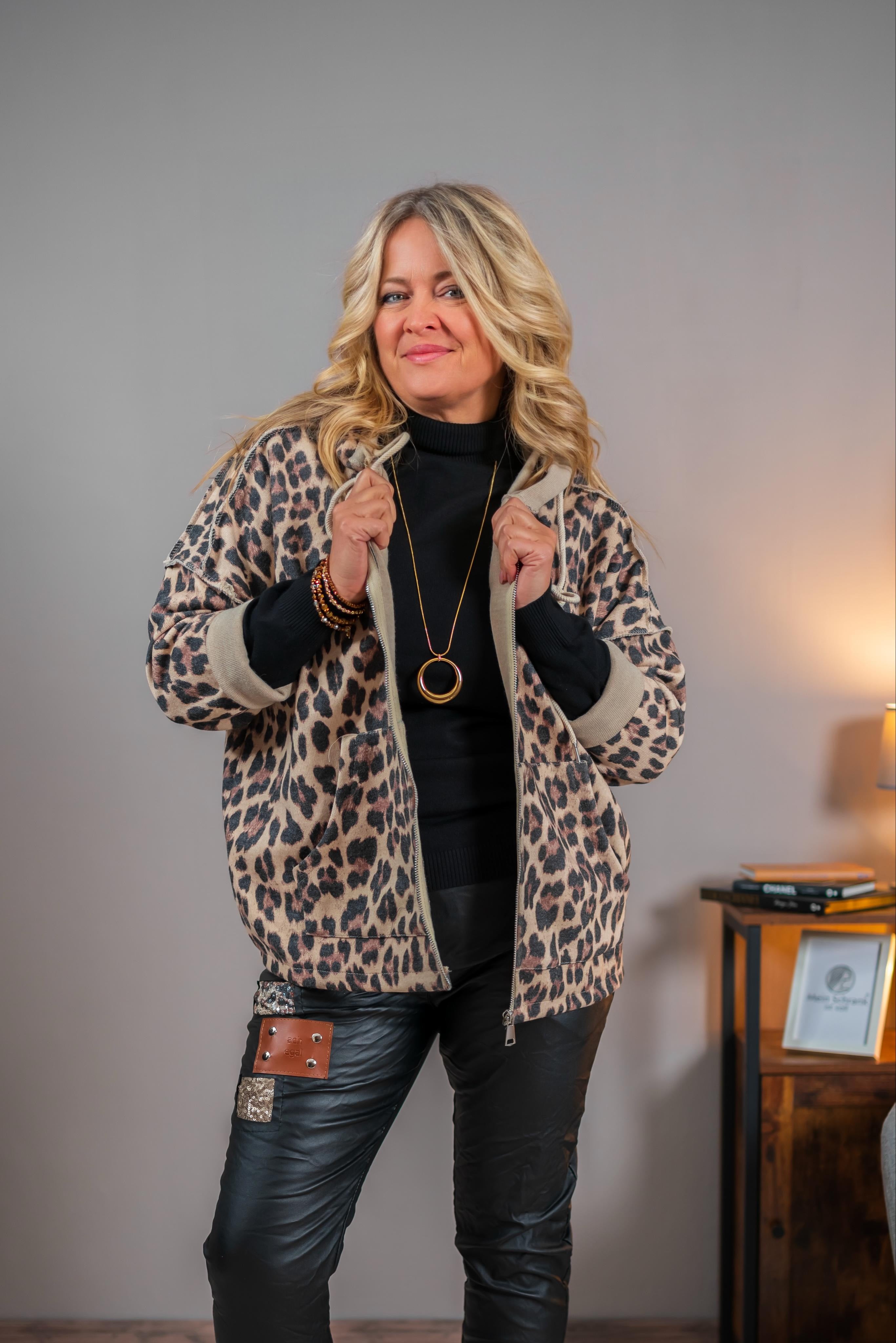 Leo-Sweatjacke mit Kapuze, beige-schwarz