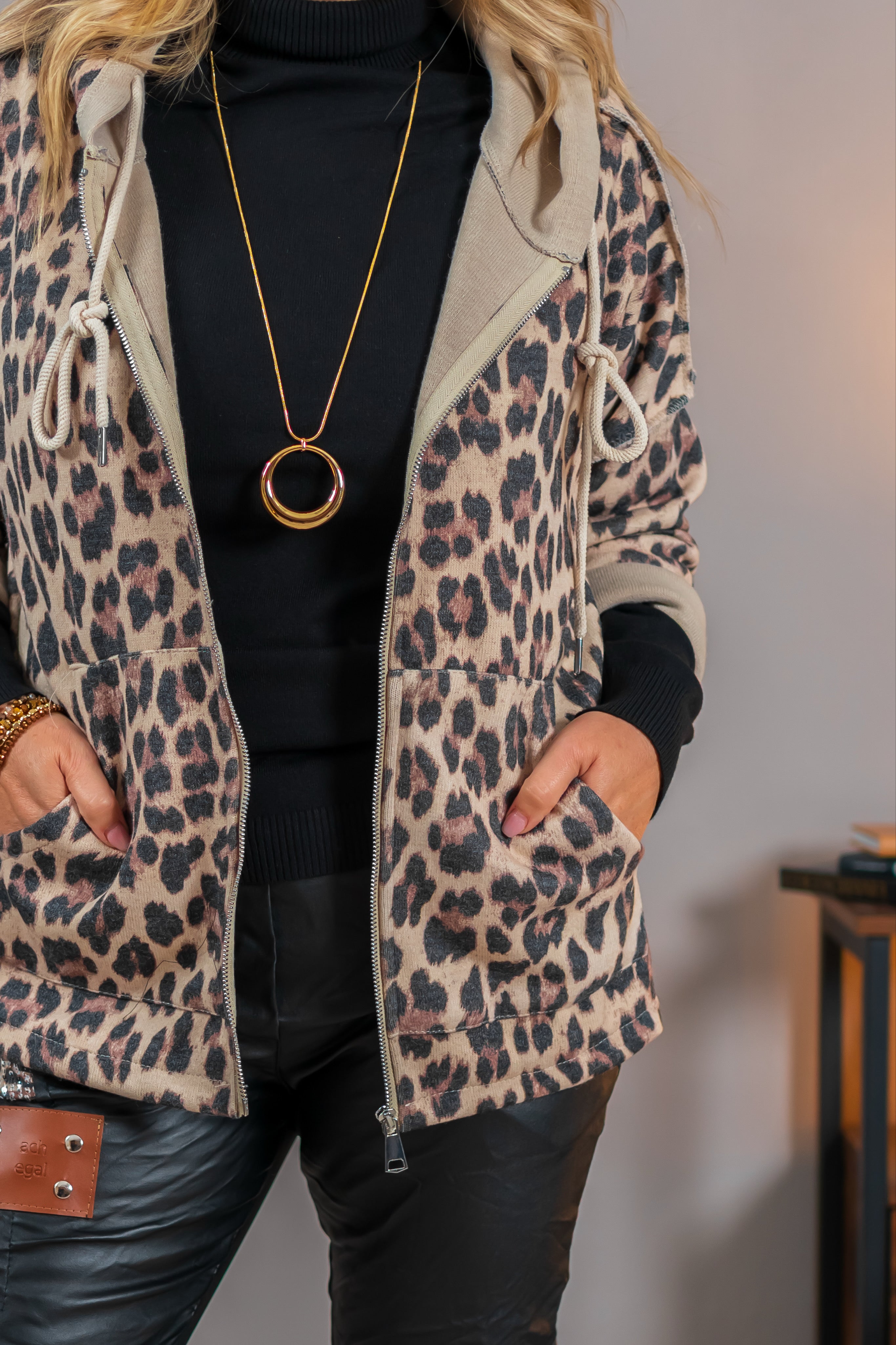Leo-Sweatjacke mit Kapuze, beige-schwarz