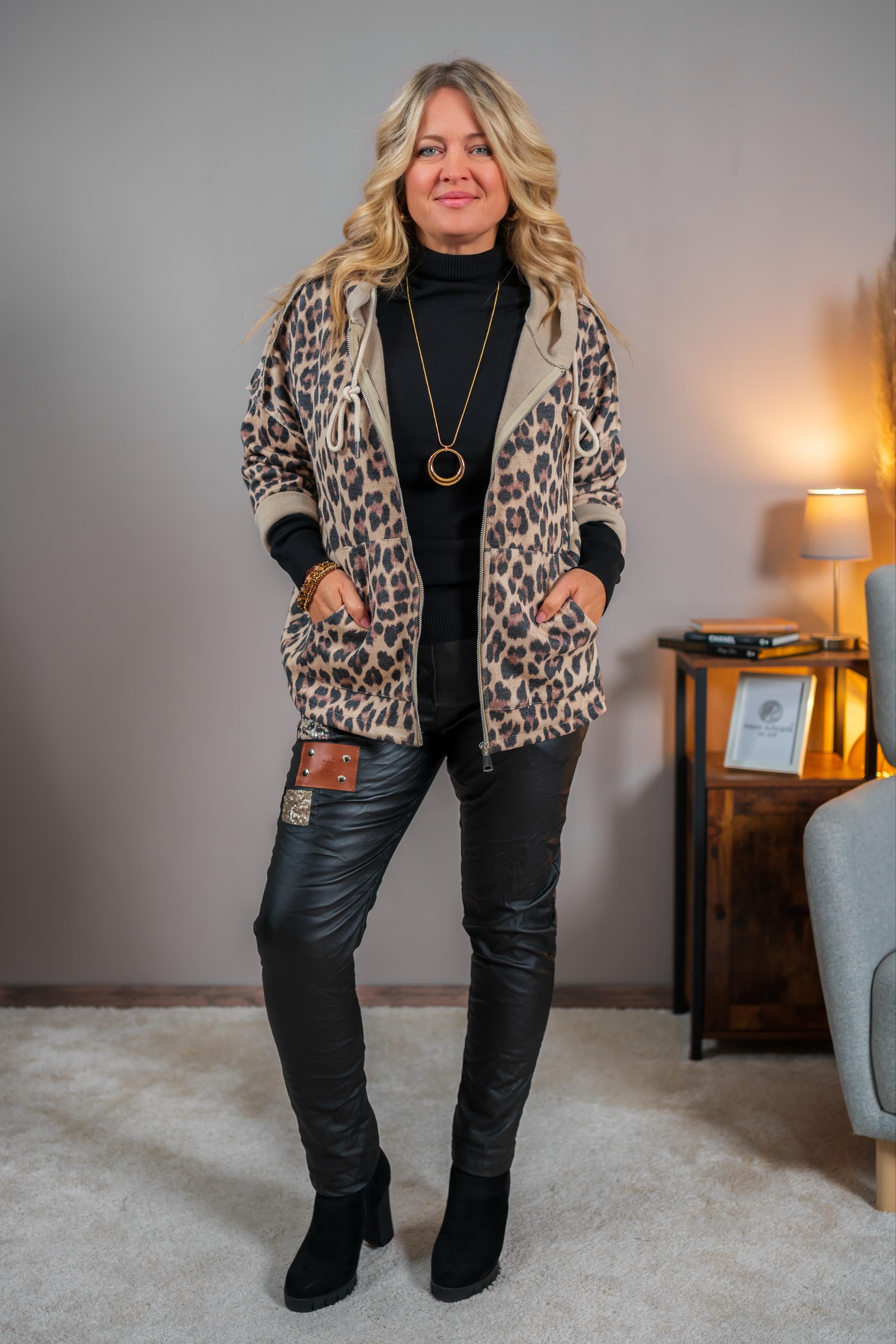 Leo-Sweatjacke mit Kapuze, beige-schwarz