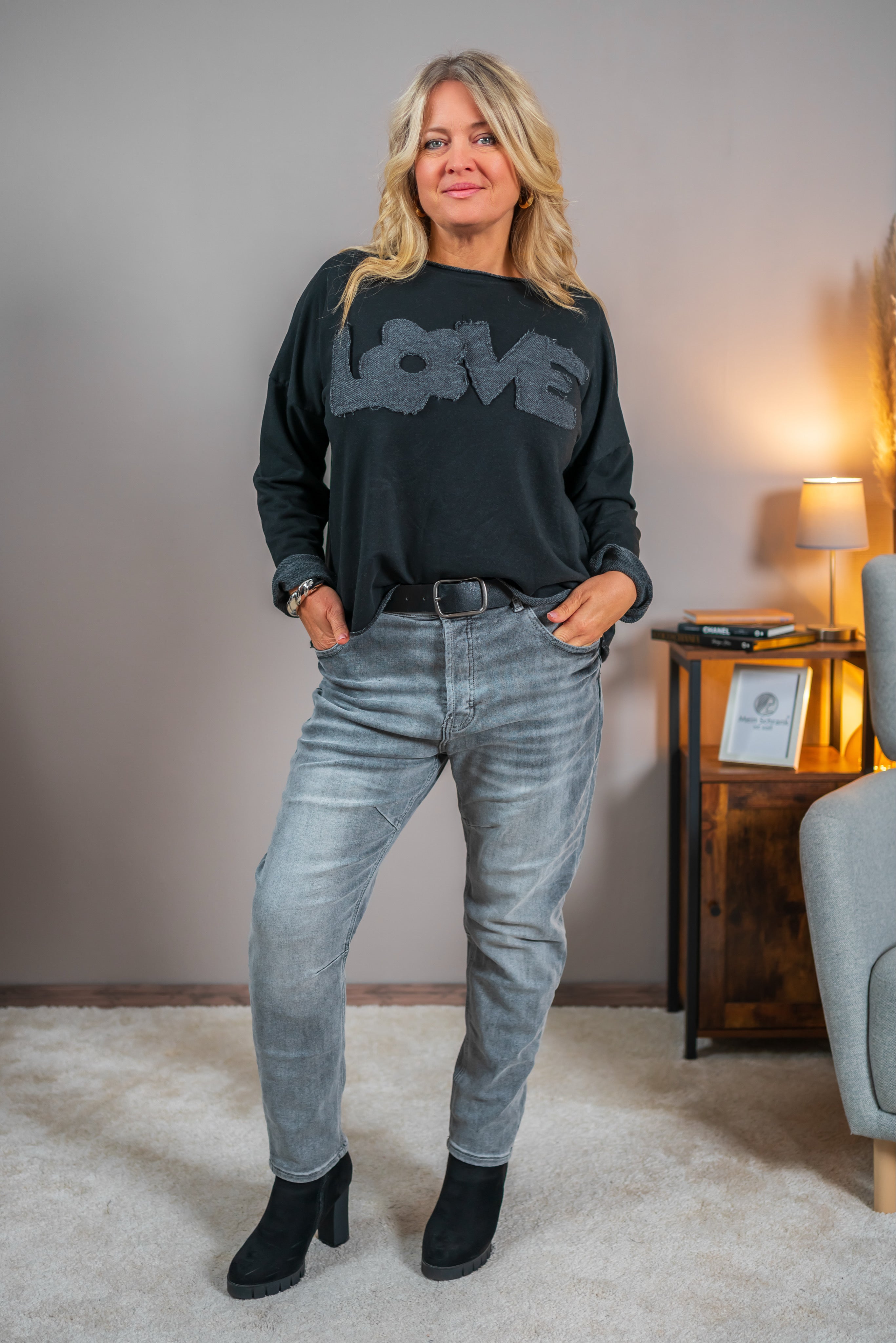 Sweatshirt mit LOVE-Aufdruck, schwarz