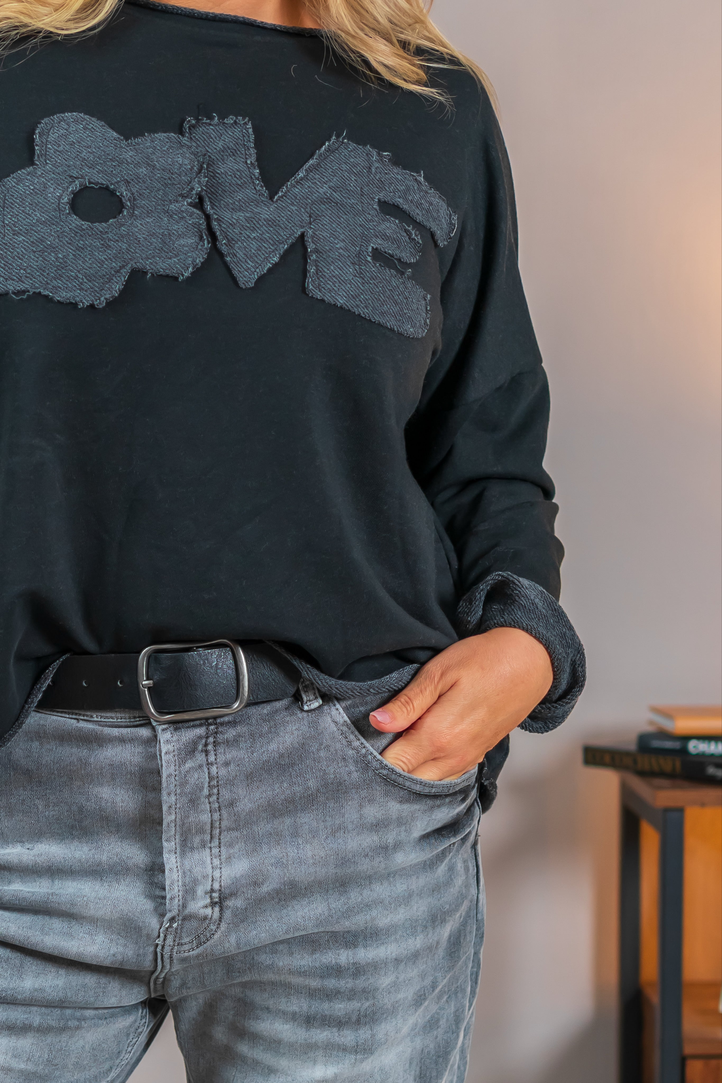Sweatshirt mit LOVE-Aufdruck, schwarz
