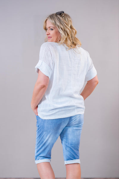 Blusenshirt in Leinen-Optik mit Halskette, wollweiß