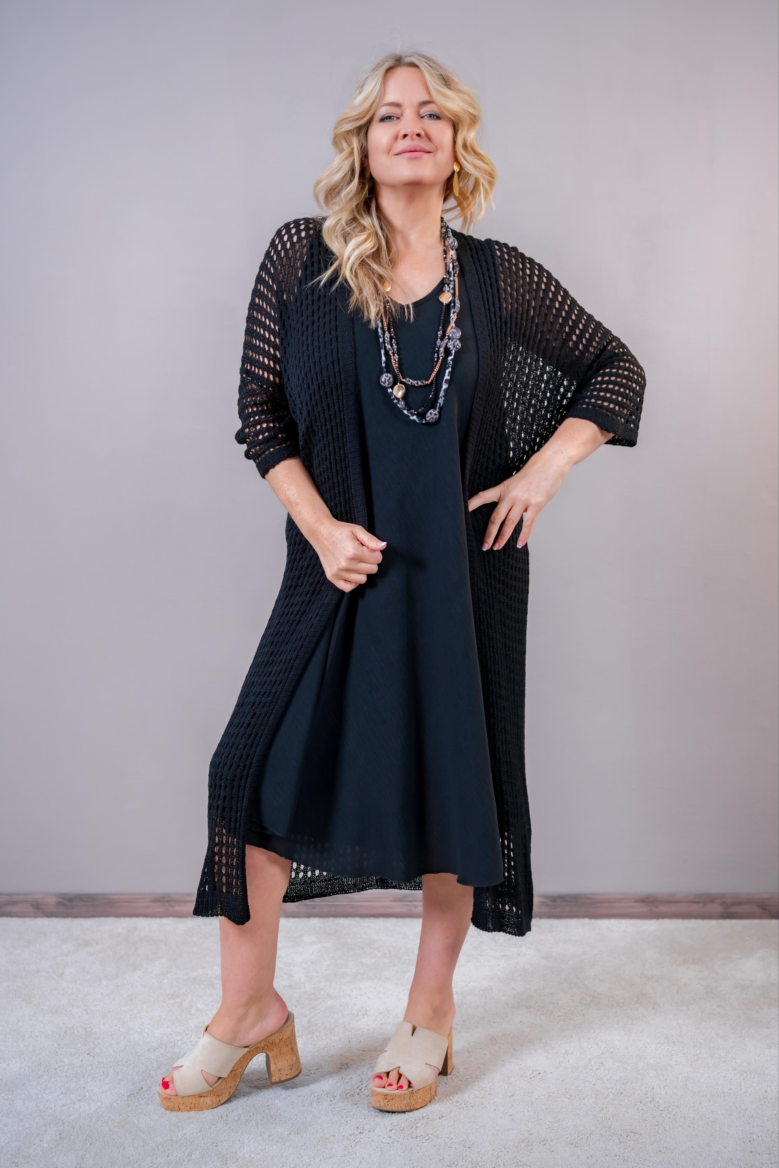 Elegantes Trägerkleid mit V-Ausschnitt, schwarz