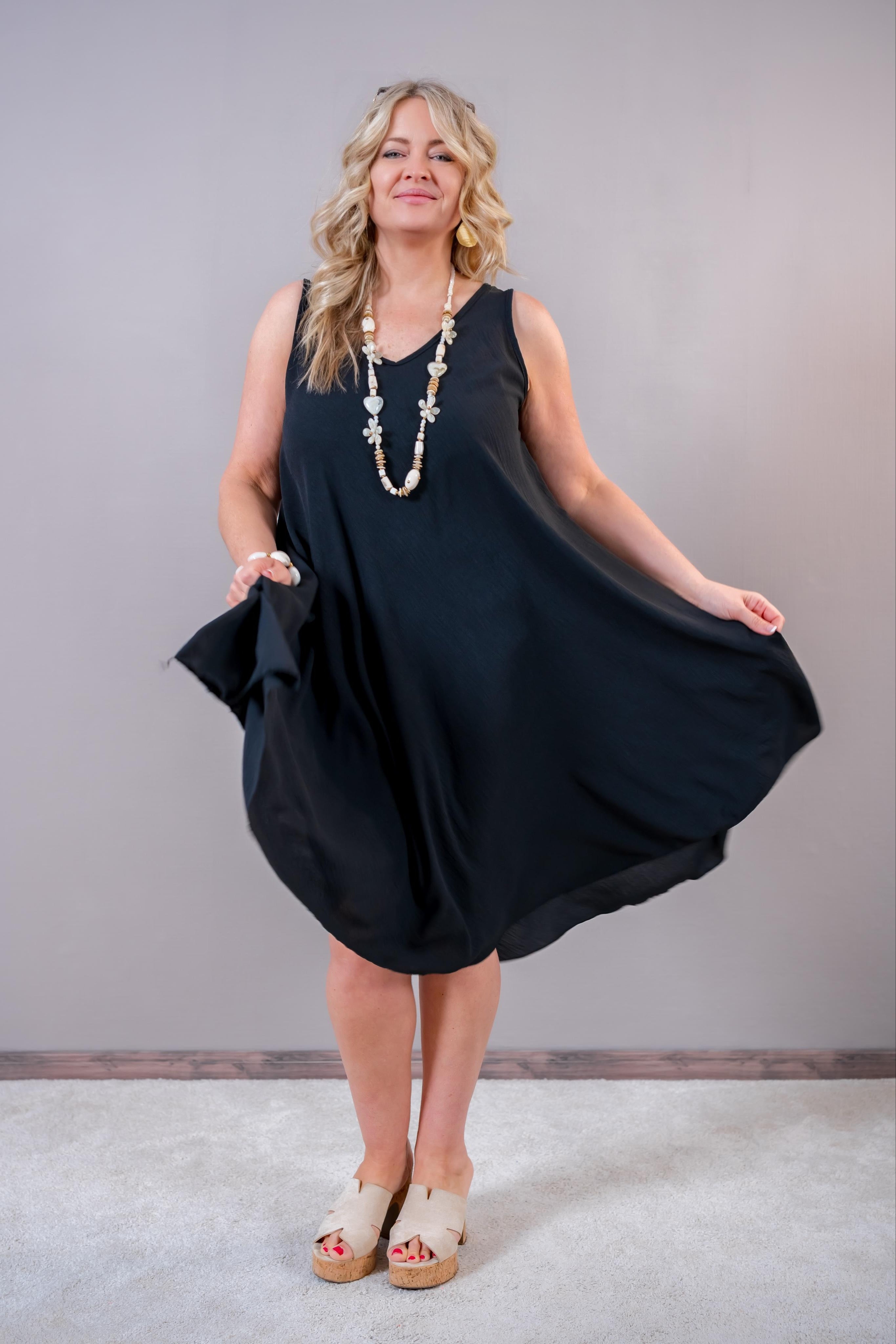 Elegantes Trägerkleid mit V-Ausschnitt, schwarz