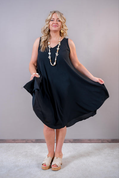 Elegantes Trägerkleid mit V-Ausschnitt, schwarz