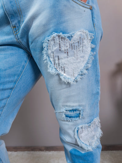 Jeans im Destroyed-Look mit Herz-Patches, hellblau