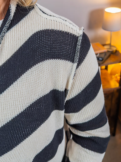 Langer Cardigan mit Streifenmuster, schwarz/creme