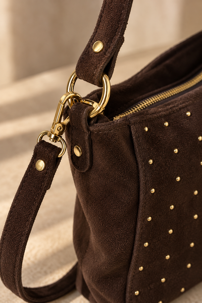 Schultertasche "Soft Studs" mit Nieten, schokobraun