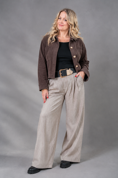 Kurze Jacke in Cord-Optik, schokobraun