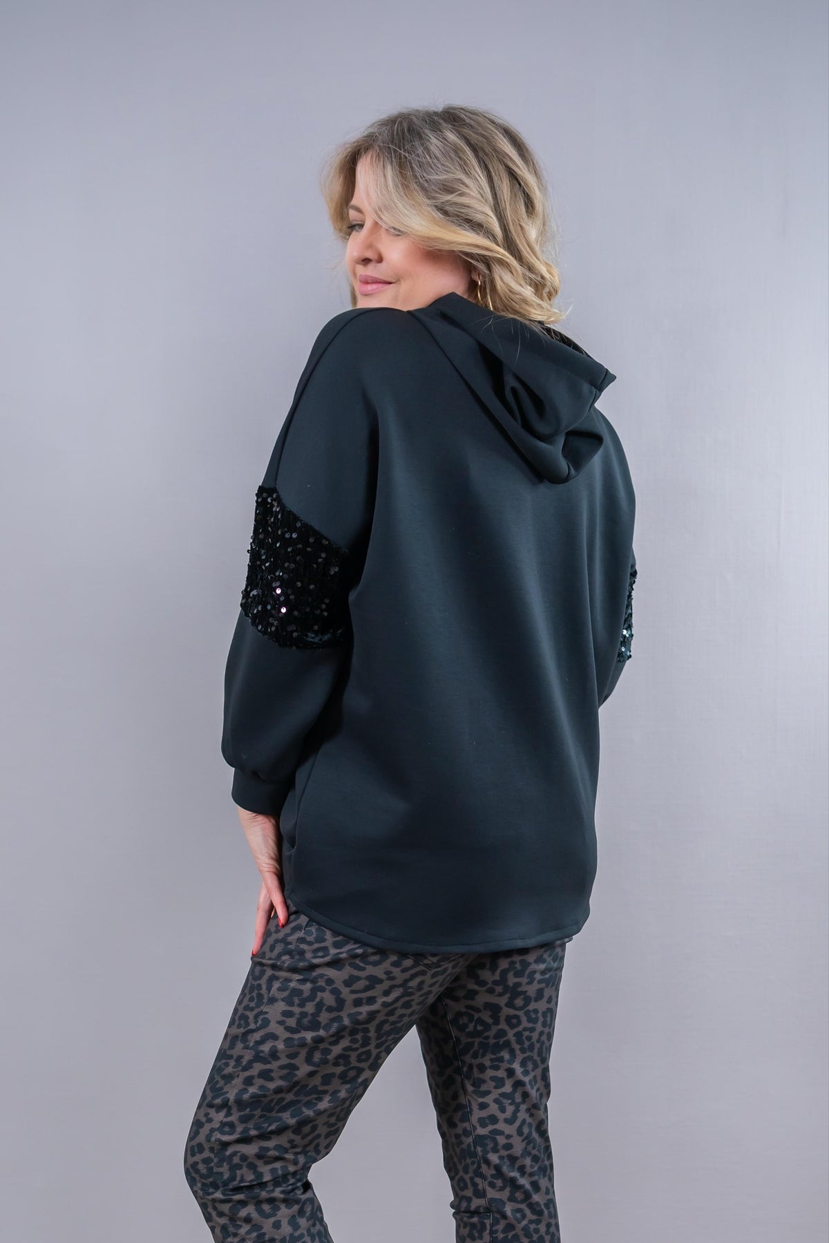 Hoodie mit Pailletten-Stern, schwarz