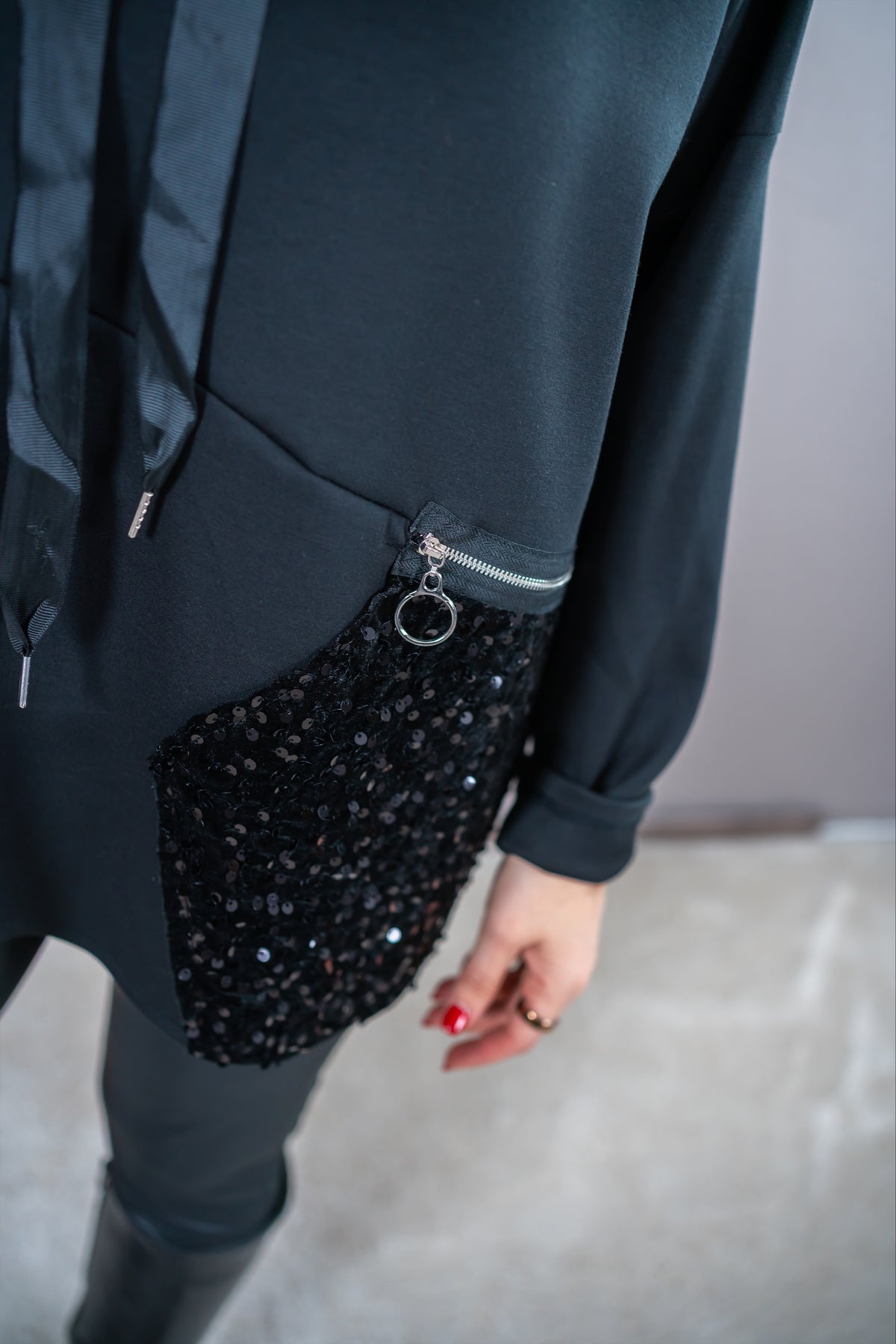 Hoodie mit Pailletten-Detail, schwarz