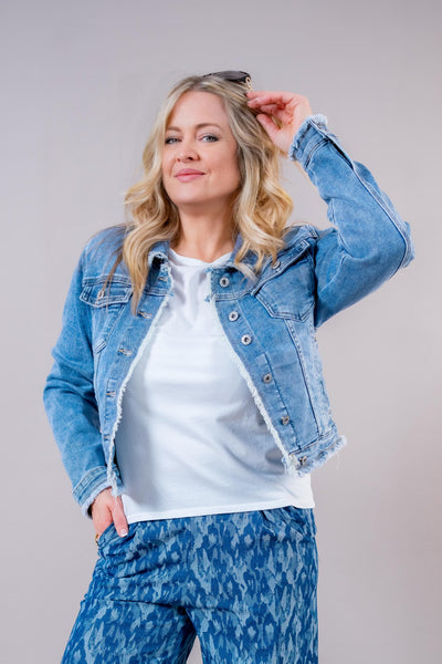 Jeansjacke mit Fransen