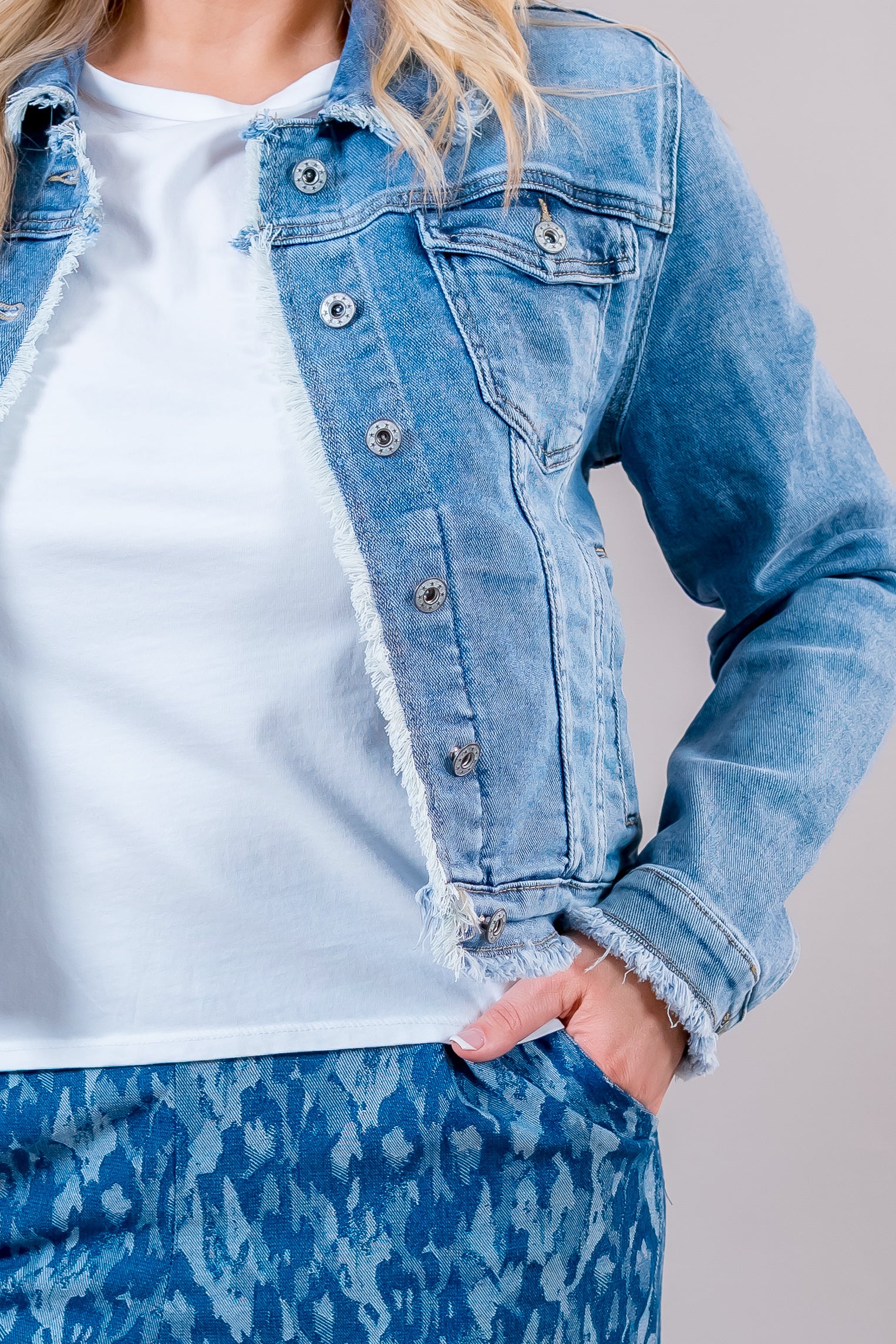 Ärmelloses Shirt mit geraffter Schulter, weiß