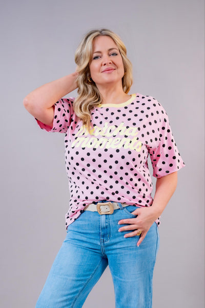 T-Shirt mit Punkten "matcha moments", rosa/schwarz/gelb