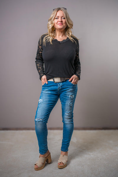 Feines Langarmshirt mit Spitzenärmeln, schwarz