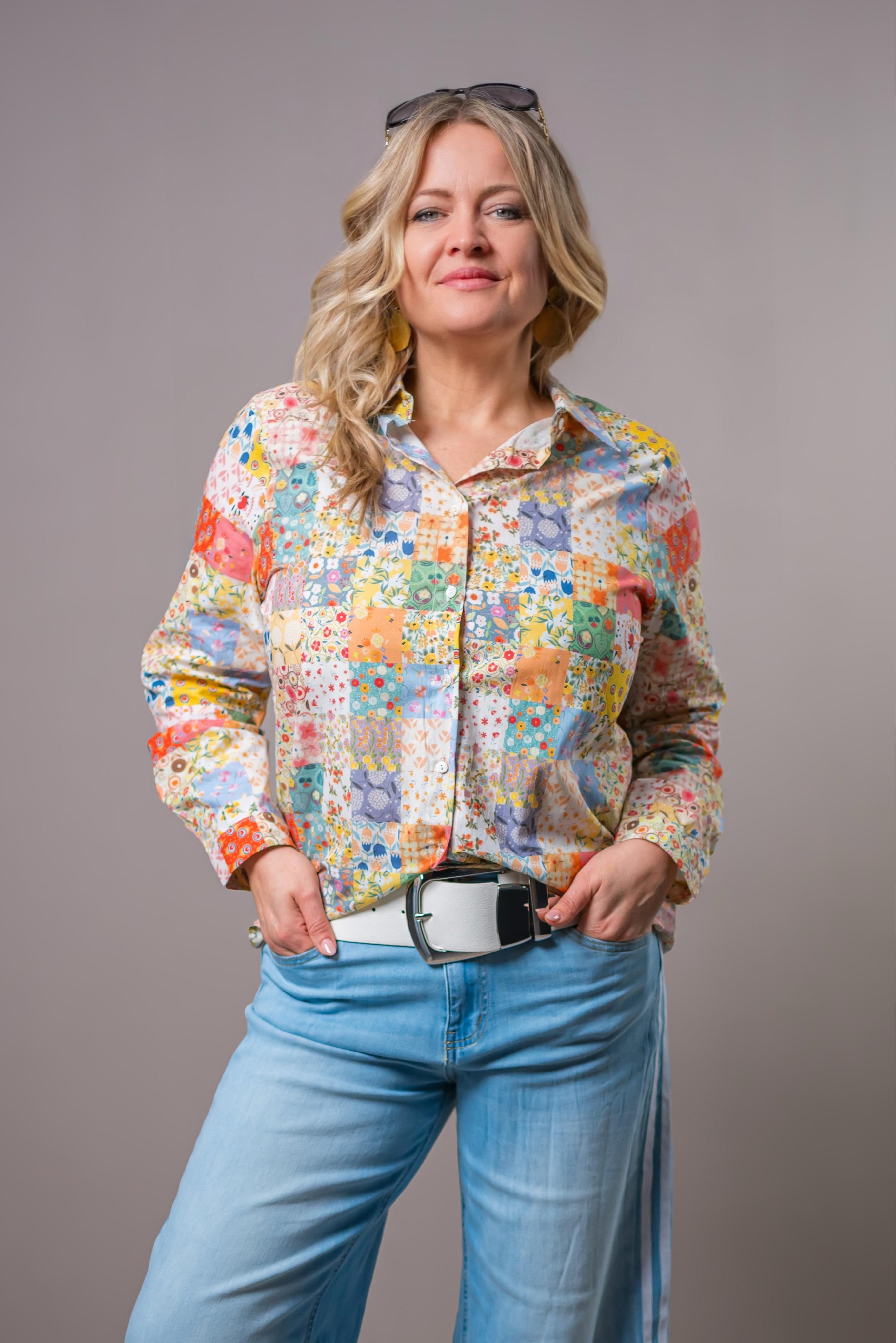 Leichte Hemdbluse mit Allover-Design, mehrfarbig