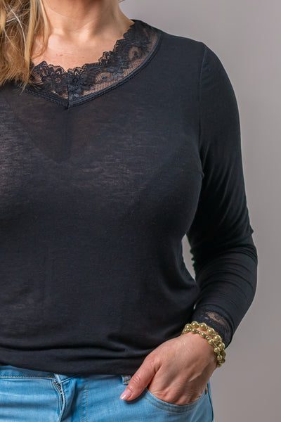 Leichtes Langarmshirt mit Spitzenausschnitt, schwarz