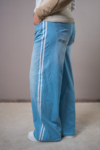 Lässige Wide-Leg-Jeans mit seitlichem Zierstreifen, used-wash hellblau