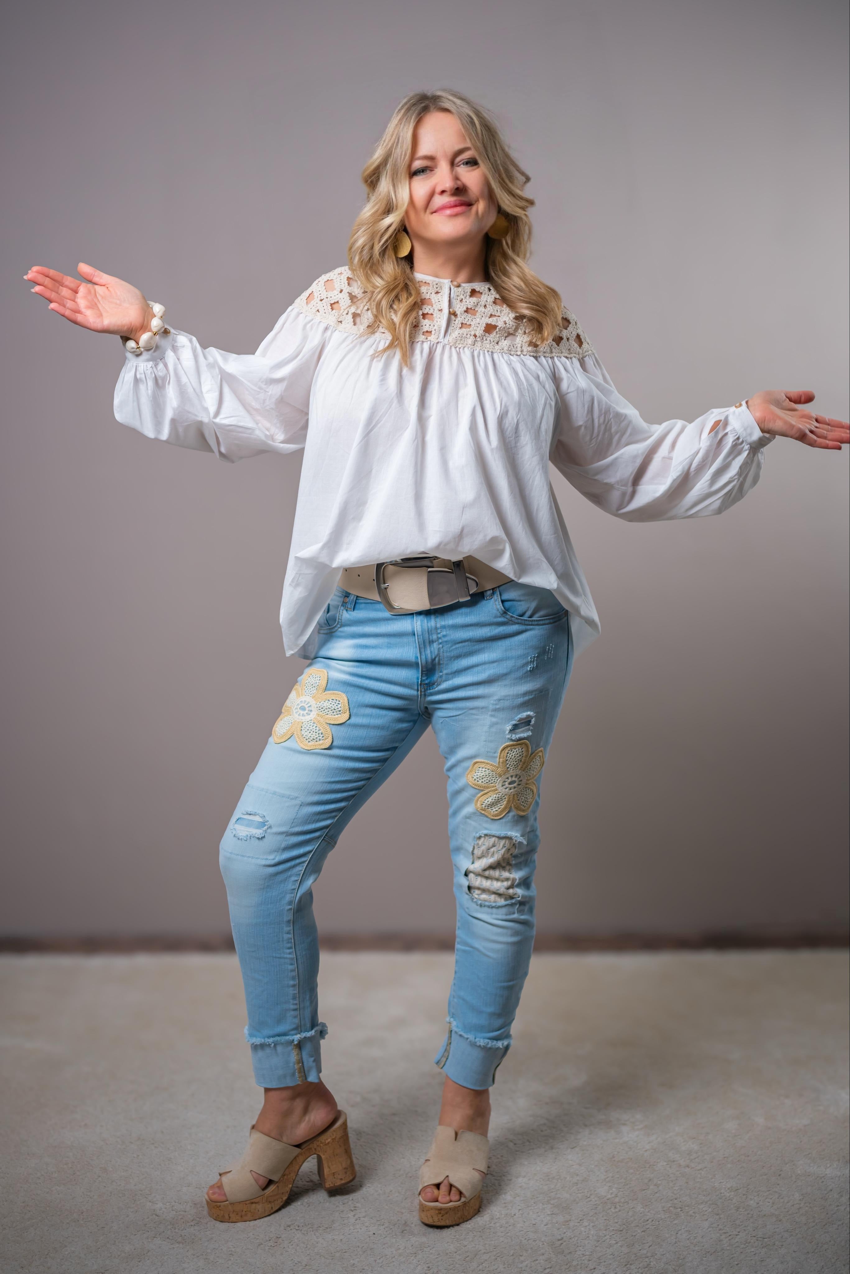 Stylische Bluse mit Häkelanteil, weiß