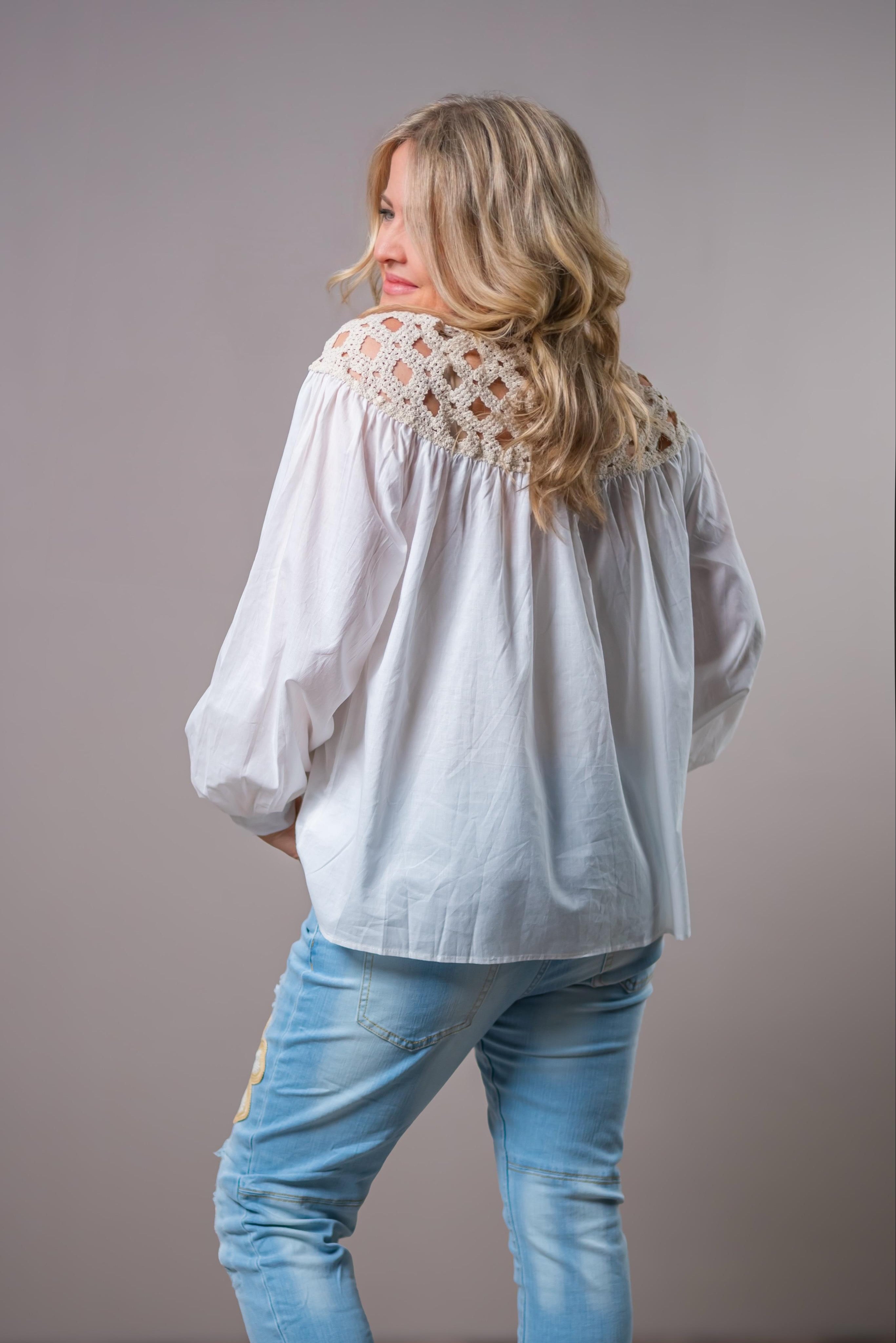 Stylische Bluse mit Häkelanteil, weiß
