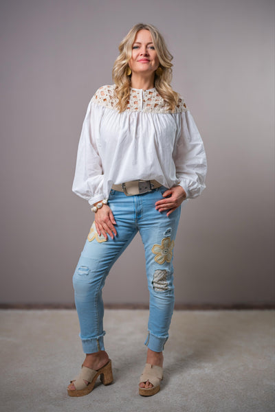 Stylische Bluse mit Häkelanteil, weiß